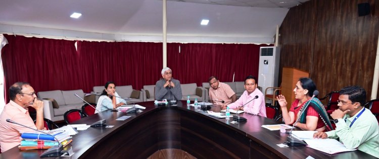 *रायपुर, बिलासपुर, कांकेर और कोरबा मेडिकल कॉलेज में नए भवनों के निर्माण के लिए सीजीएमएससी के साथ की बैठक स्वास्थ्य मंत्री टी.एस. सिंहदेव ने*