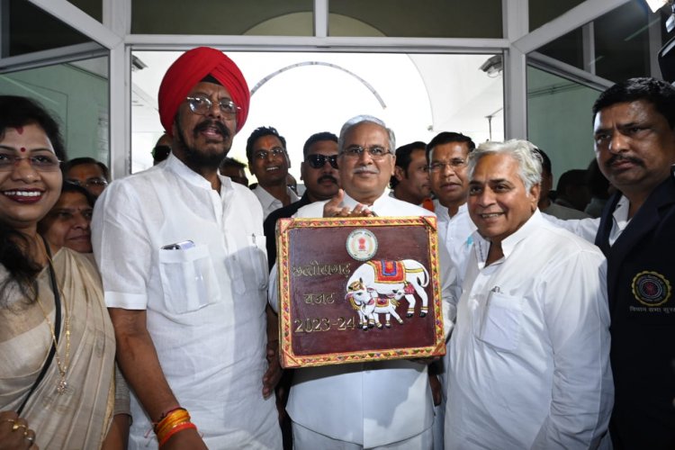 *मुख्यमंत्री भूपेश बघेल सदन में वर्ष 2023-24 का बजट प्रस्तुत कर रहे हैं*