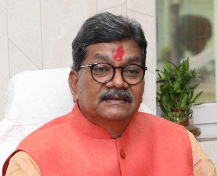 *छग विस् अध्यक्ष डॉ चरणदास महंत ने होली की प्रदेशवासियों को दी बधाई शुभकामनाएं।*