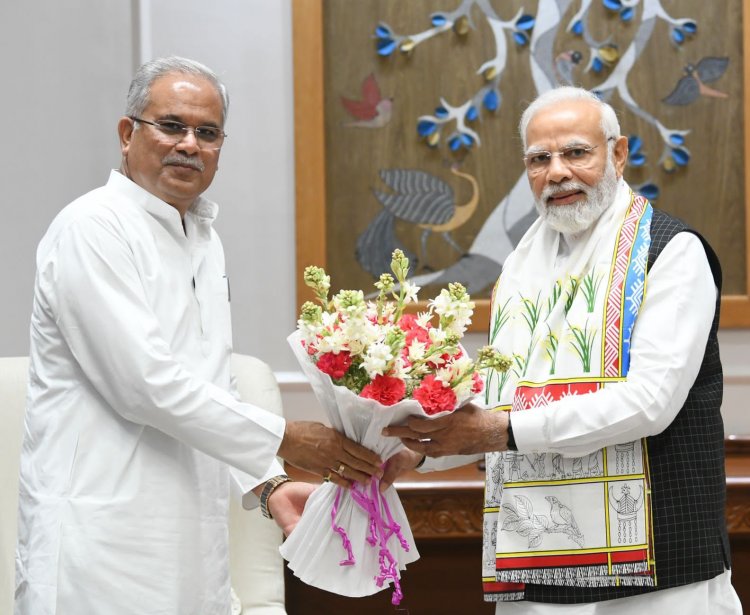 *मुख्यमंत्री के ‘फाग गायन‘ की चर्चा की प्रधानमंत्री मोदी ने मुलाकात में साथ ही दी होली की बधाई*