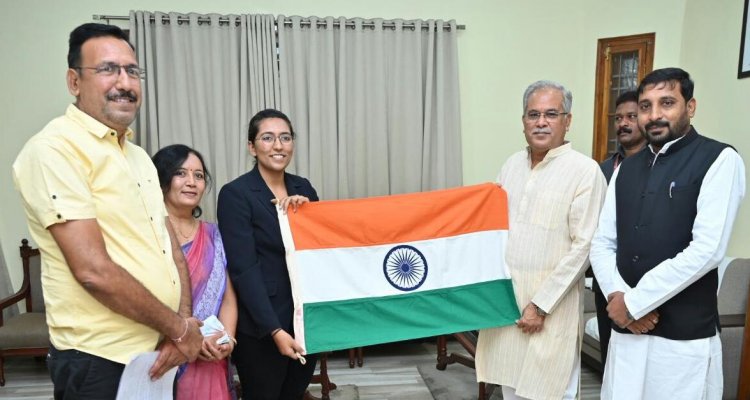 *छत्तीसगढ़ की सुश्री याशी जैन माउंट एवरेस्ट फतह करने के इरादे से अभियान पर जा रही टीम में है शामिल*