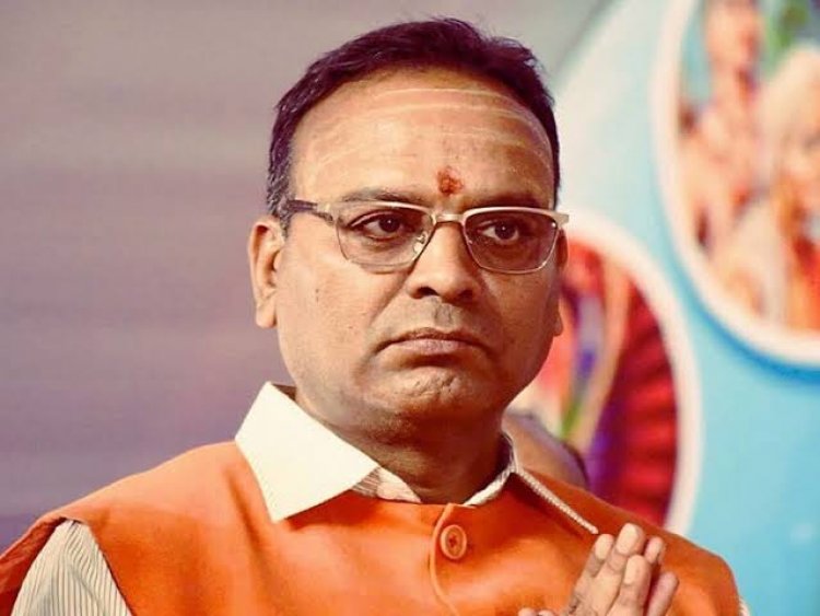 *दिल्ली में केंद्रीय मंत्री श्री नितिन गडकरी, अश्वनी वैष्णव एवं गजेंद्र सिंह शेखावत से मिले अजय चंद्राकर*