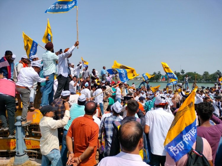 *शराब घोटाले के खिलाफ 'आप' का बड़ा आंदोलन, हजारों कार्यकर्ताओं ने किया सीएम हाउस का घेराव*