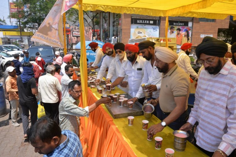 *छत्तीसगढ़ सिक्ख काउंसिल द्वारा शहीदी दिवस पर छबील लगाकर किया शरबत का वितरण*