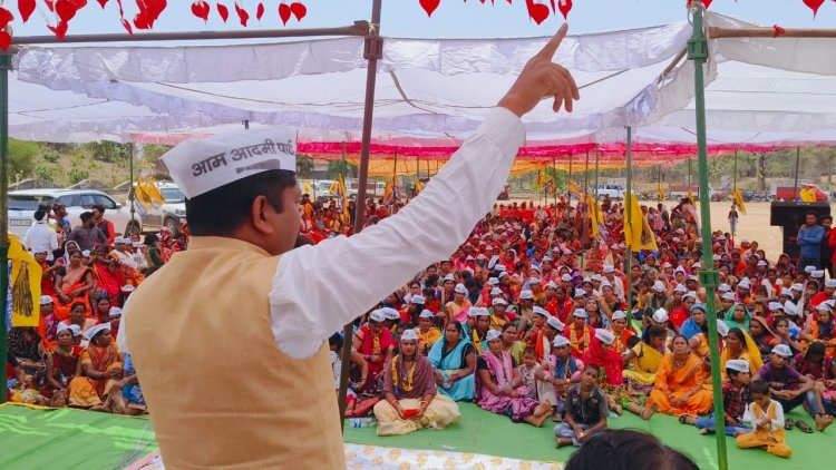 अकलतरा विधानसभा क्षेत्र के ग्राम पहरिया में हजारों महिलाओं ने थामा आम आदमी पार्टी का दामन