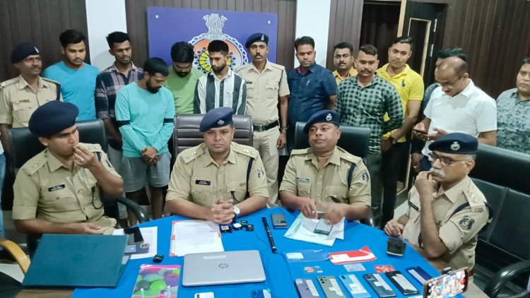 लोटस 365 बुक 46 के ब्रांच में हो रहा था 2 पैनल का संचालन दुर्ग पुलिस ने धर दबोचा