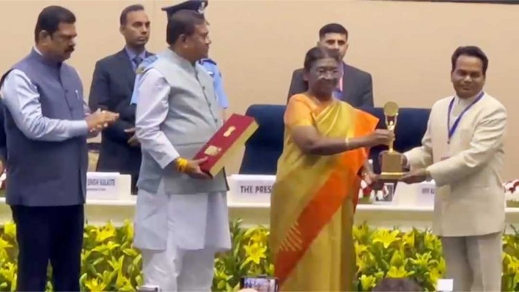 राष्ट्रपति ने भूमि प्रबंधन के लिए बेमेतरा और सरगुजा को किया सम्मानित