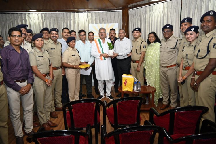 राज्य पुलिस सेवा एसोसिएशन ने सीएम बघेल से की मुलाकात..