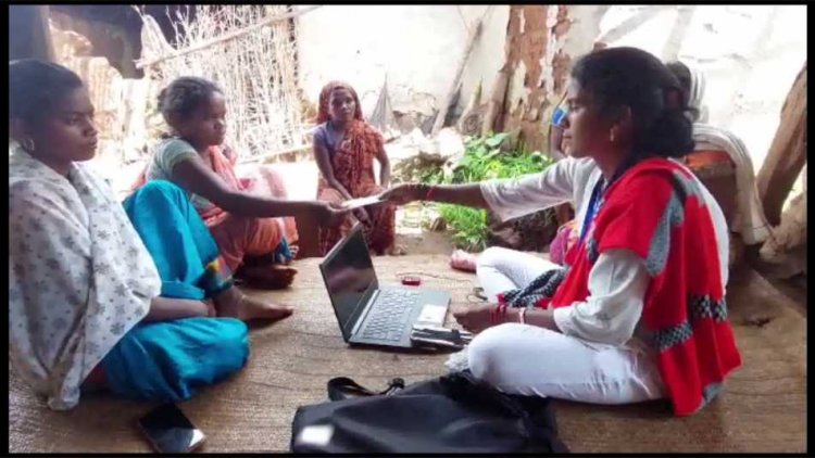 VLE और बैंक सखी अब हितग्राही मूलक योजनाओं का भुगतान सीधे हितग्राहियों के घरो में जाकर कर रहे है