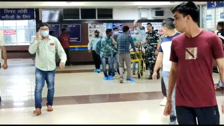 बीजापुर में पदस्थ सीआरपीएफ 153 का जवान मलेरिया का गंभीर पीड़ित . जवान का नाम एकन राय बताया जा रहा हैं