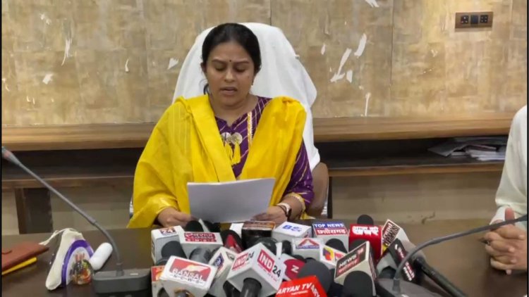 कलेक्टर एवं जिला निर्वाचन अधिकारी डॉ प्रियंका शुक्ला ने आज प्रेस वार्ता बुलाई