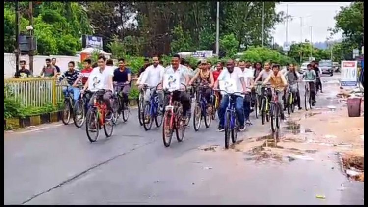छत्तीसगढ़ में आगामी विधानसभा चुनाव के मद्देनजर बलरामपुर जिले में मतदाता जागरूकता के लिए साइकिल रैली का आयोजन