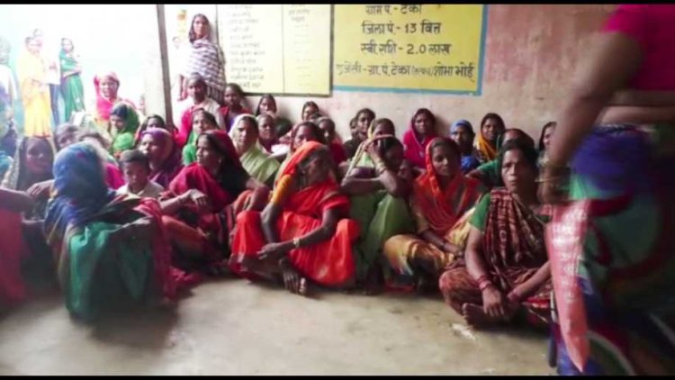 महासमुंद जिले के पिथौरा से लगे ग्राम सेवैय्या कला में ग्रामीण महिलाओं ने गुलाबी गैंग की तरह शराब बंदी को लेकर उठाया बीड़ा