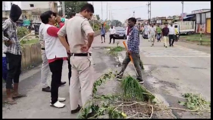 33 करोड़ से बनी सड़क चढ़ी भ्रष्टाचार की भेंट.शहर के भीतर से बनी 3 किमी तक सड़क कुछ दिनों में ही सड़क हुई जर्जर.