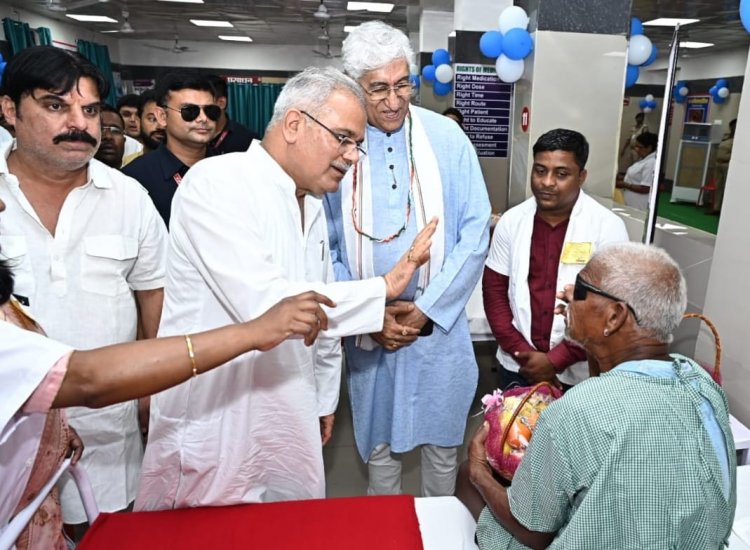 मुख्यमंत्री श्री भूपेश बघेल ने आज जगदलपुर जिला चिकित्सालय ( महारानी हॉस्पिटल)में नेत्र रोग विंग किया शुभारंभ