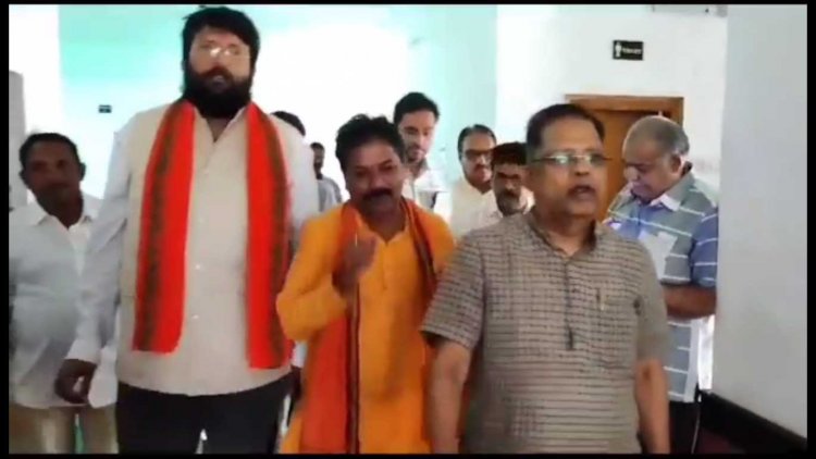 घोषणा पत्र के बिंदुओं को लेकर पूर्व मंत्री अमर अग्रवाल ने ली बैठक