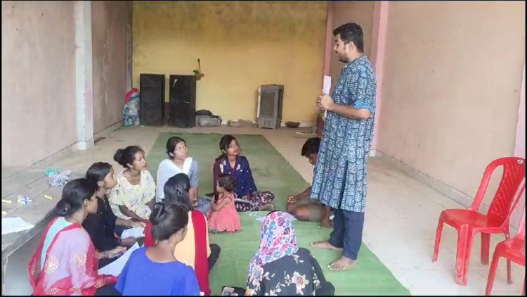 नव मतदाता कार्यक्रम लखनपुर में भाजपा कार्यकर्ता द्वारा करवाया जा रहा है