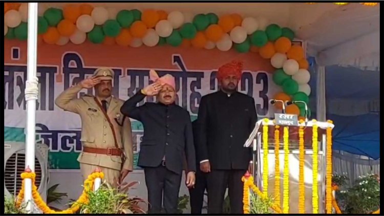  महासमुंद के मिनी स्टेडियम में 77 वां स्वतंत्रता दिवस समारोह बड़े ही हर्षोल्लास से मनाया गया