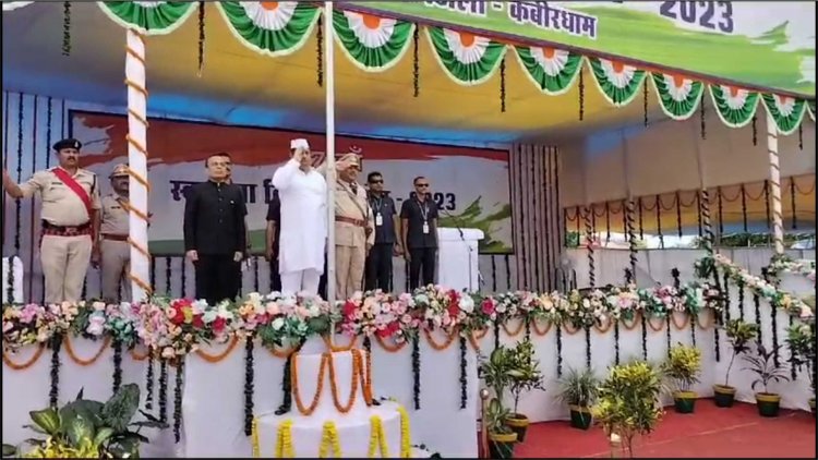 श्री अकबर ने परेड का निरीक्षण कर सलामी ली