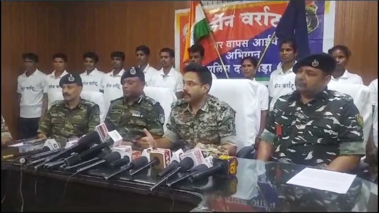  14 नक्सलियों ने किया आत्म समर्पण